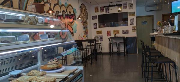 Local en Pueblo Levante