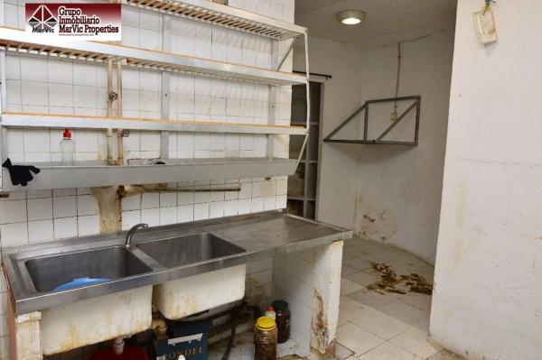 Local en Pueblo Levante