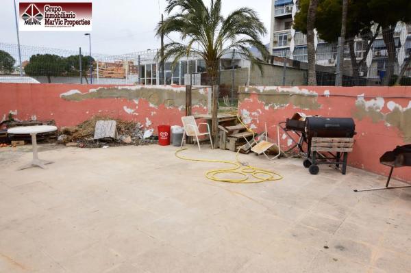 Local en Pueblo Levante