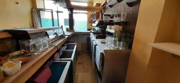 Local en Pueblo Levante