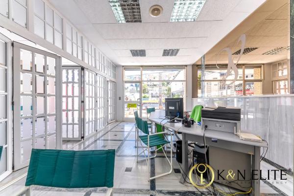 Local en avenida Marina Baixa, 3