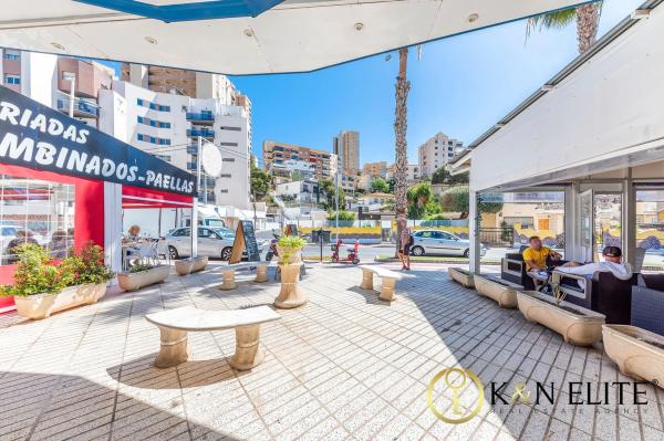 Local en avenida Marina Baixa, 3