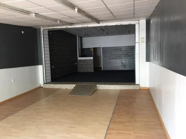 Local en avenida de Almería, 8