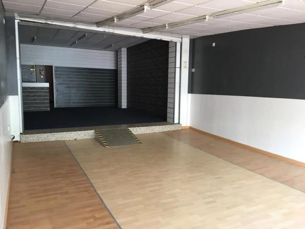 Local en avenida de Almería, 8