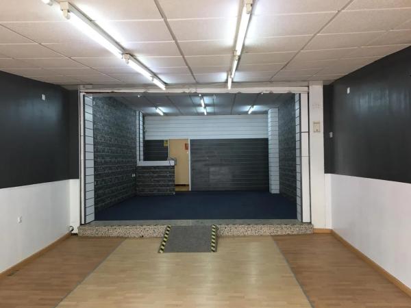 Local en avenida de Almería, 8