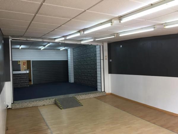 Local en avenida de Almería, 8