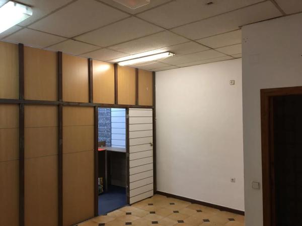 Local en avenida de Almería, 8