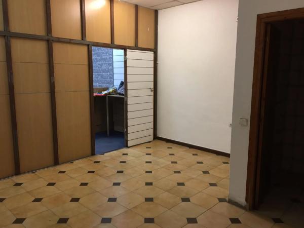 Local en avenida de Almería, 8