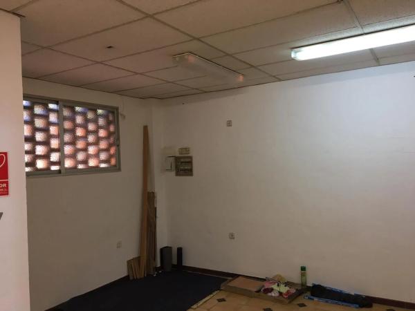 Local en avenida de Almería, 8