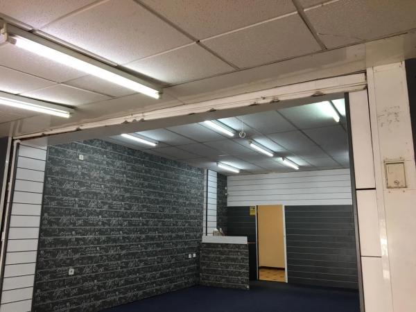 Local en avenida de Almería, 8