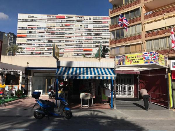 Local en calle Gerona, 8