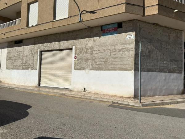 Local en calle Cervantes, 16