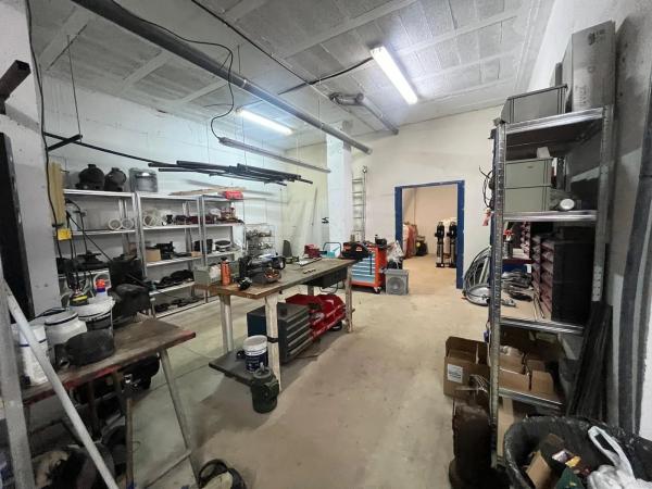 Local en avenida de Granada