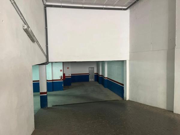 Local en avenida de Granada