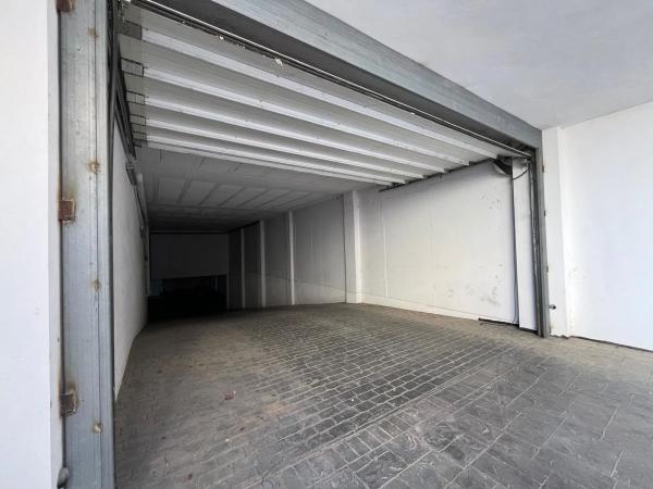 Local en avenida de Granada