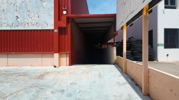 Local en avenida País Valencià, 26