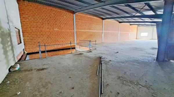 Nave en calle Catral