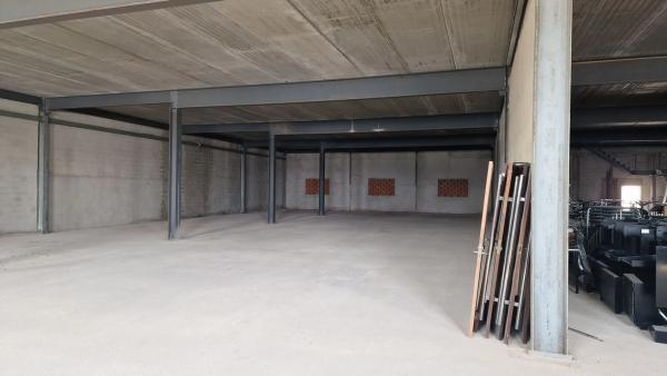 Nave en calle Catral, 28