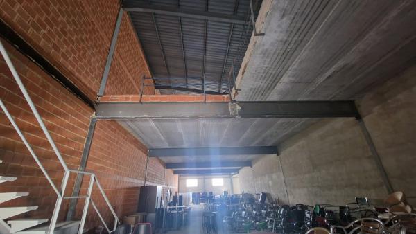 Nave en calle Catral, 28