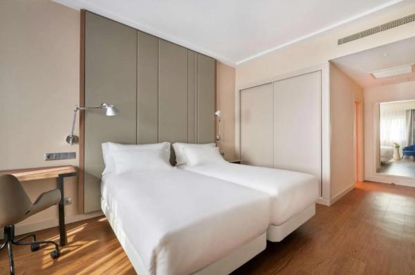 Hotel, negocio de restauración en avenida la Iglesia