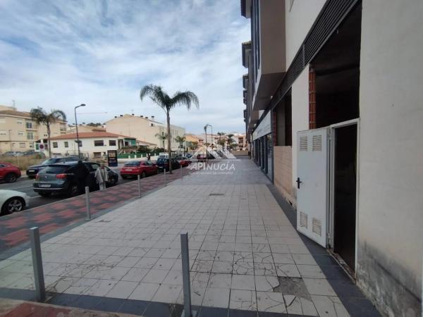 Local en avenida de la Marina Baixa, 2 -6