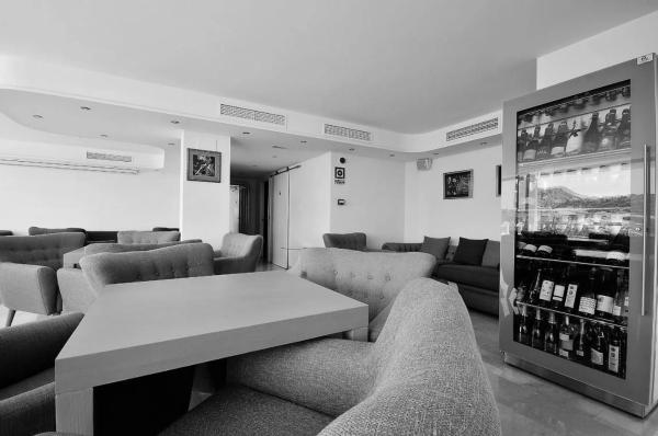 Hotel en plaza Cales Atalayes