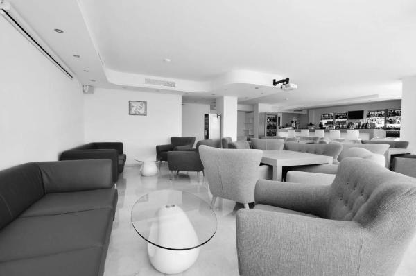 Hotel en plaza Cales Atalayes