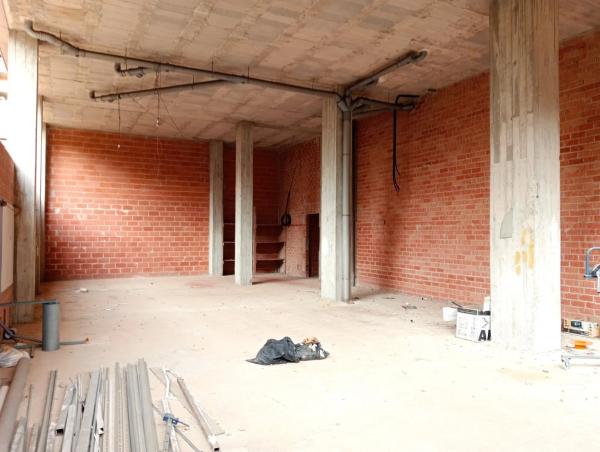 Local en Barrio Bulevar - Puerta Mítica