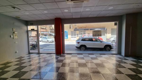 Local en Constitución, 46