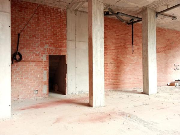 Local en Barrio Bulevar - Puerta Mítica