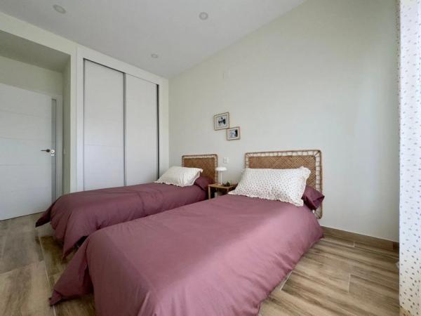 Chalet adosado en venta en Ronda de Castilla Oeste, 145