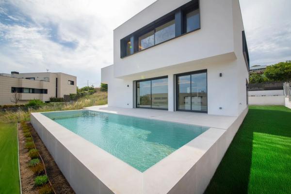 Casa o chalet independiente en venta en calle Vinya, 2