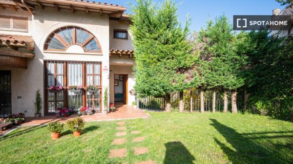 Habitación en piso compartido de 6 habitaciones en alquiler en Sant Cugat.