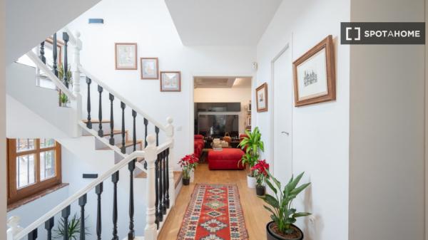 Habitación en piso compartido de 6 habitaciones en alquiler en Sant Cugat.