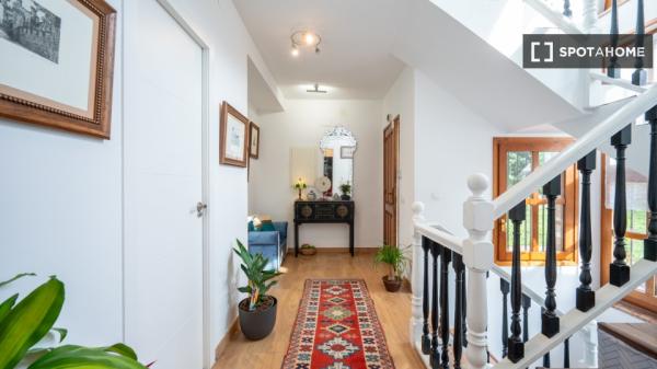 Habitación en piso compartido de 6 habitaciones en alquiler en Sant Cugat.