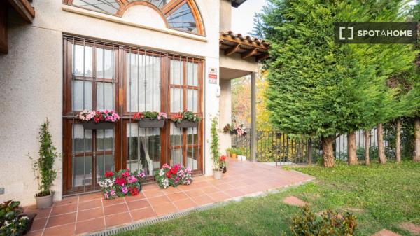 Habitación en piso compartido de 6 habitaciones en alquiler en Sant Cugat.
