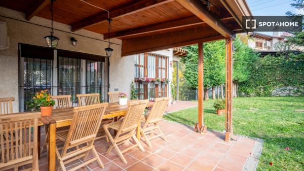 Habitación en piso compartido de 6 habitaciones en alquiler en Sant Cugat.