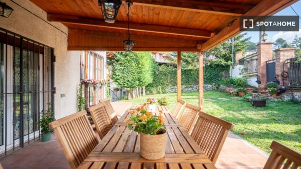 Habitación en piso compartido de 6 habitaciones en alquiler en Sant Cugat.
