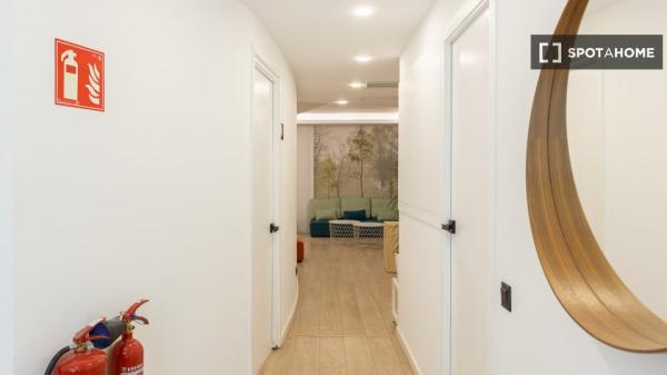 Se alquila habitación en Barcelona