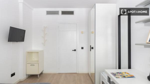 Se alquila habitación en Barcelona