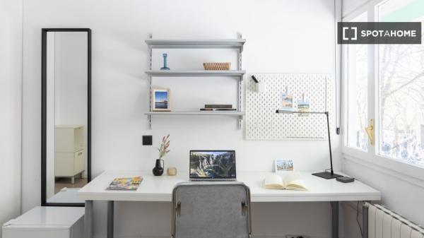 Se alquila habitación en Barcelona