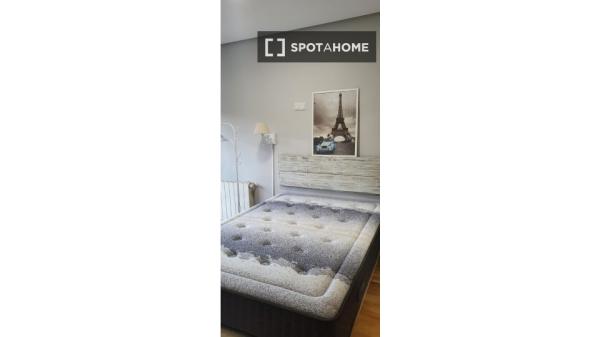 Habitación en piso compartido en madrid.