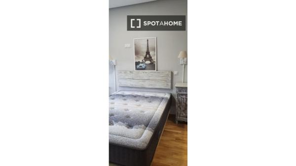 Habitación en piso compartido en madrid.