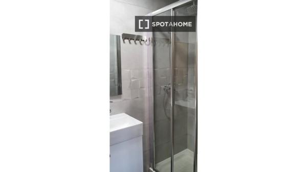 Habitación en piso compartido en madrid.
