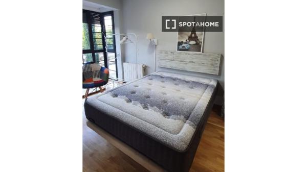 Habitación en piso compartido en madrid.