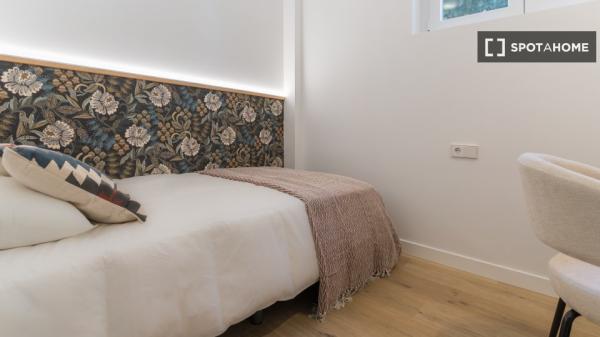 Habitación en piso compartido de 6 habitaciones en Ríos Rosas, Madrid