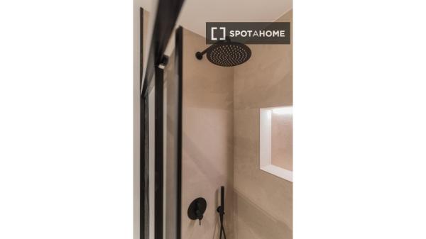 Habitación en piso compartido de 6 habitaciones en Ríos Rosas, Madrid