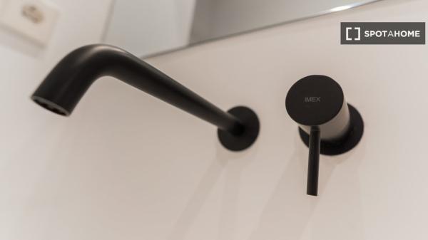 Habitación en piso compartido de 6 habitaciones en Ríos Rosas, Madrid