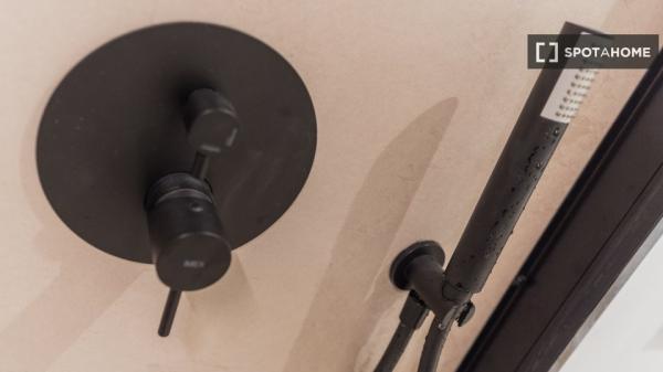 Habitación en piso compartido de 6 habitaciones en Ríos Rosas, Madrid