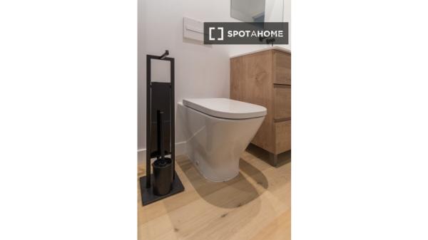 Habitación en piso compartido de 6 habitaciones en Ríos Rosas, Madrid